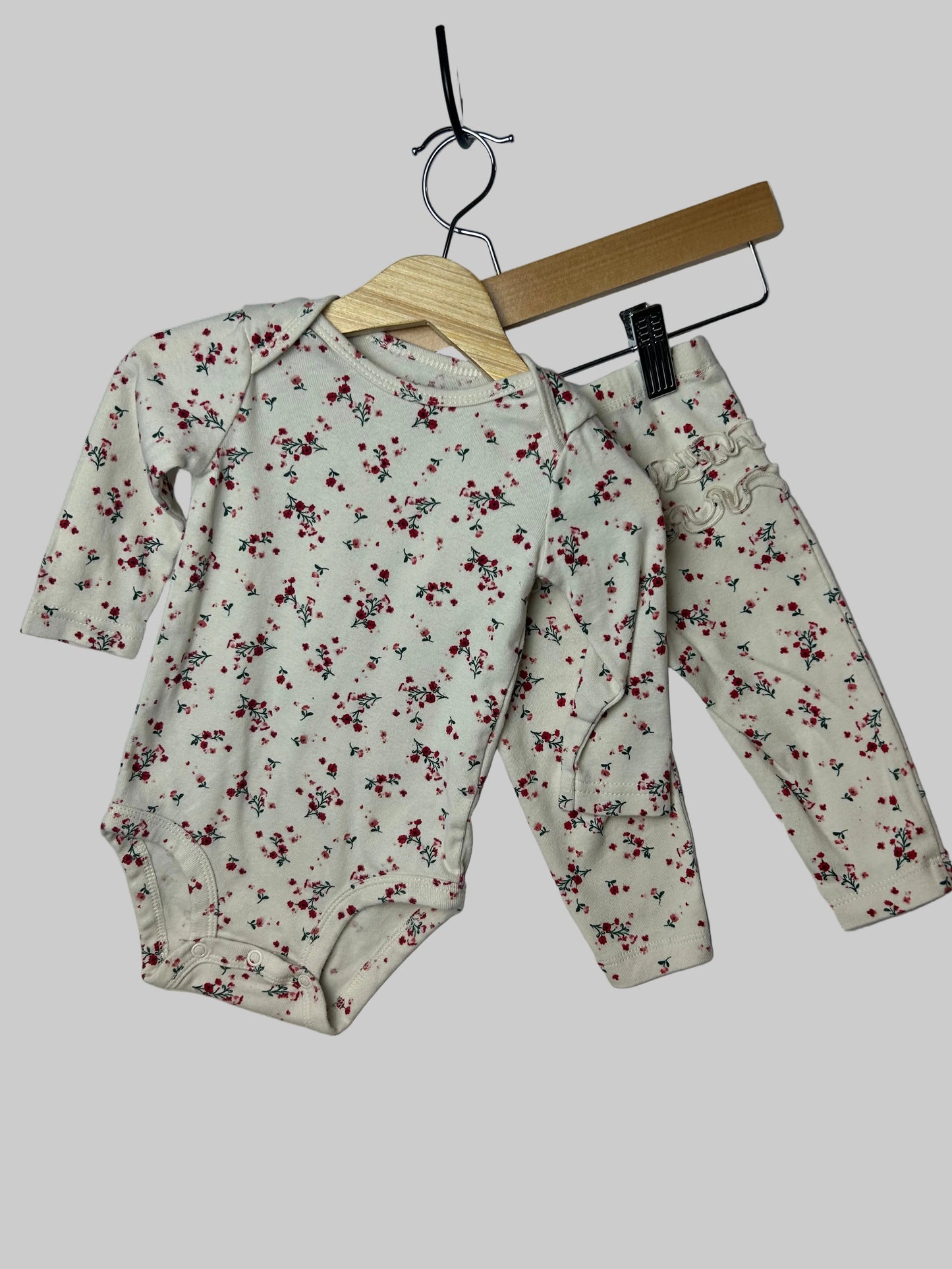 Carter's 2 Pc Cream Floral Onesie w/Pants 6M