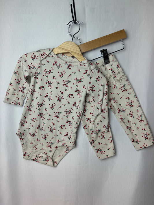 Carter's 2 Pc Cream Floral Onesie w/Pants 6M