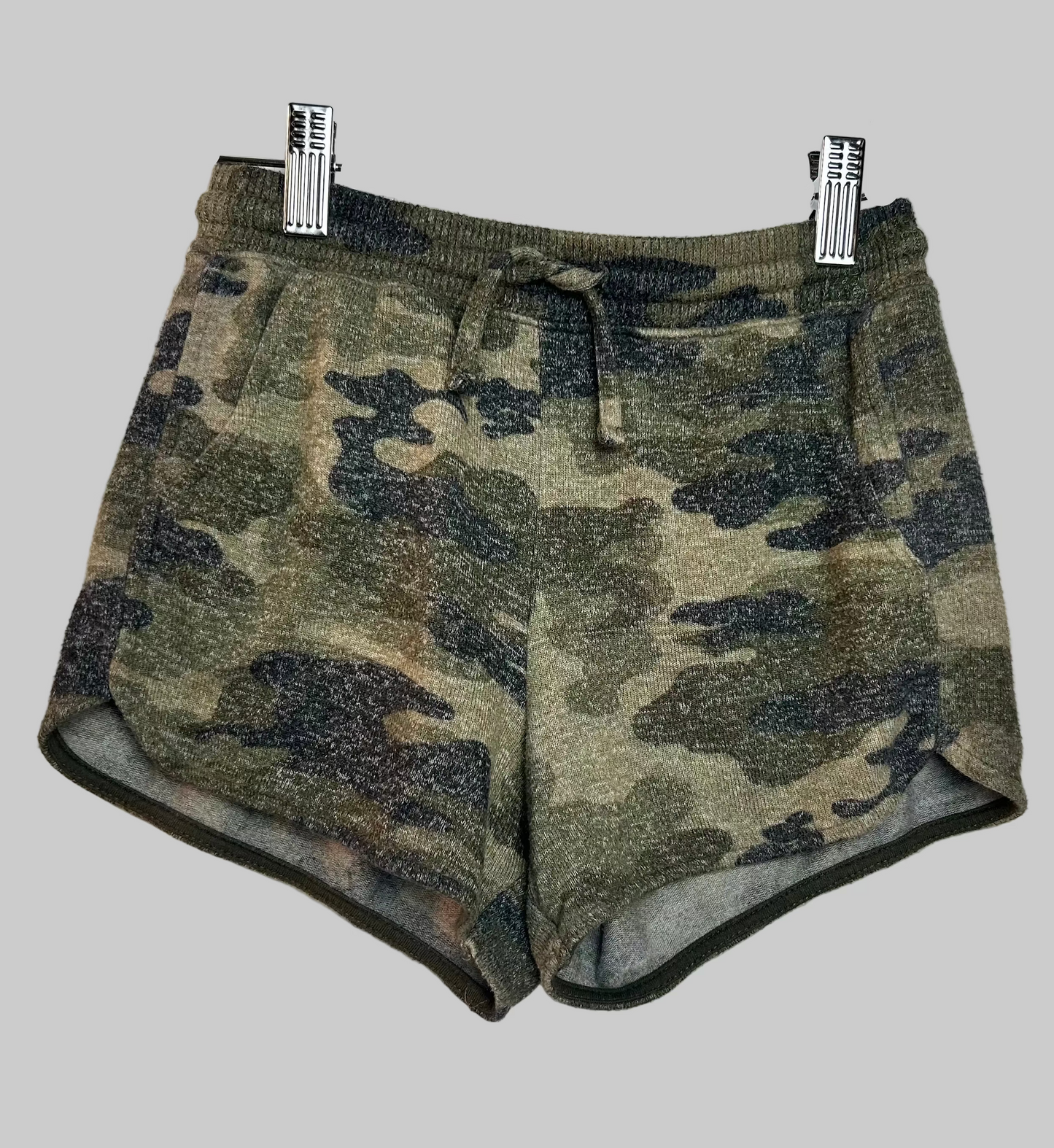 R + R Camouflage Distressed Shorts M (8-10)